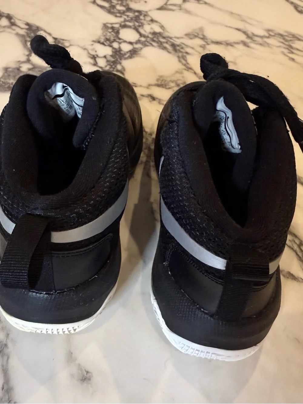 Nike Team Hustle D 8 GS Kids Basketball Shoes Black Silver 3Y 881941-001